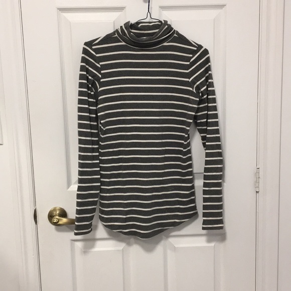 Grey and white striped turtle neck - Picture 1 of 3